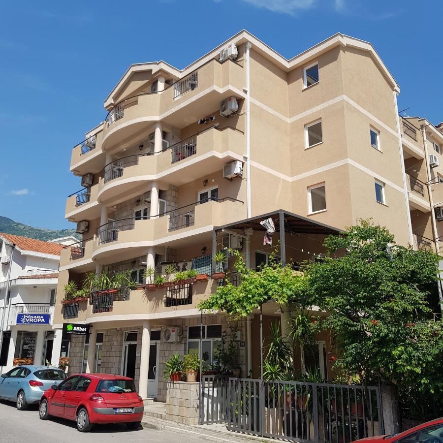 Pedja Zec Exclusive 3+ * Budva