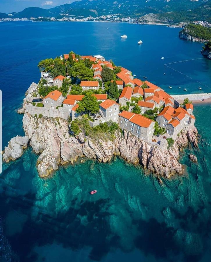Pedja Zec Exclusive 3+ Apartment Budva