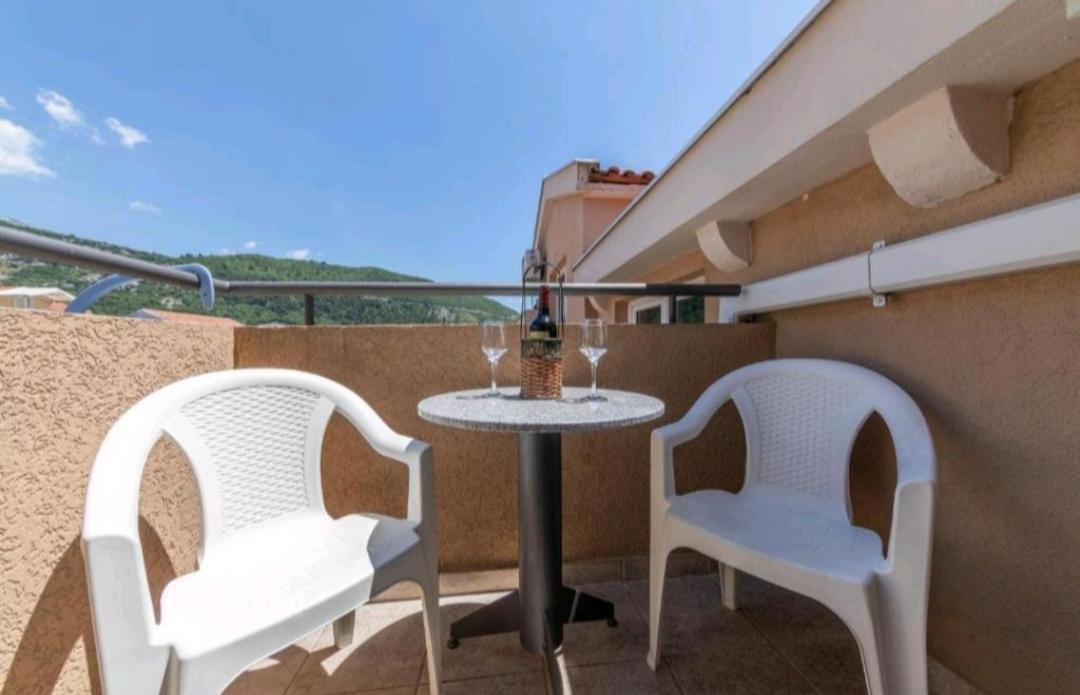 Pedja Zec Exclusive 3+ Budva