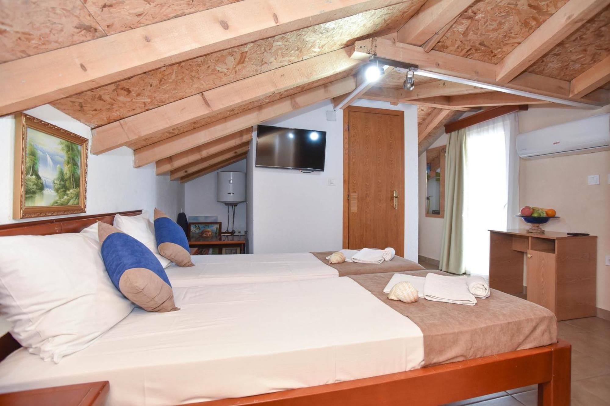 Pedja Zec Exclusive 3+ Budva